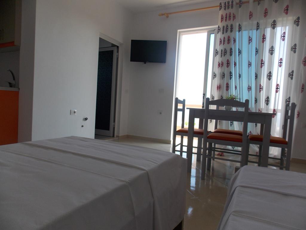 Guest House Vila Bega Sarandë Exterior foto