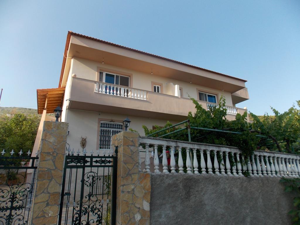 Guest House Vila Bega Sarandë Exterior foto