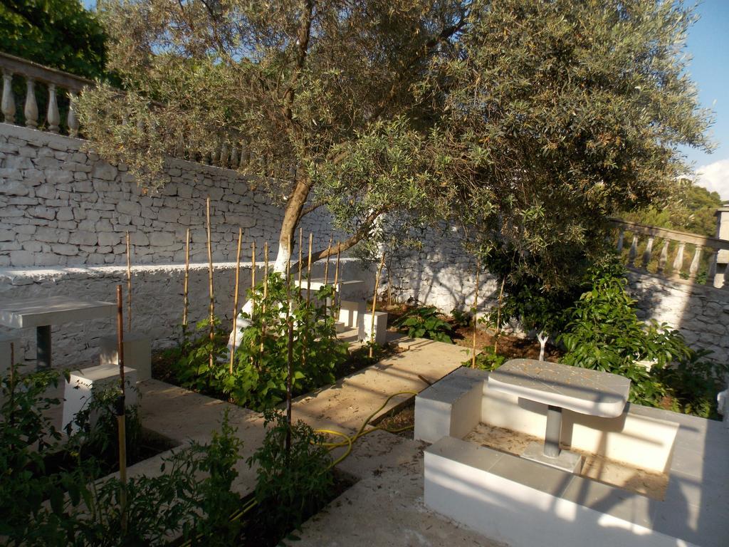 Guest House Vila Bega Sarandë Exterior foto