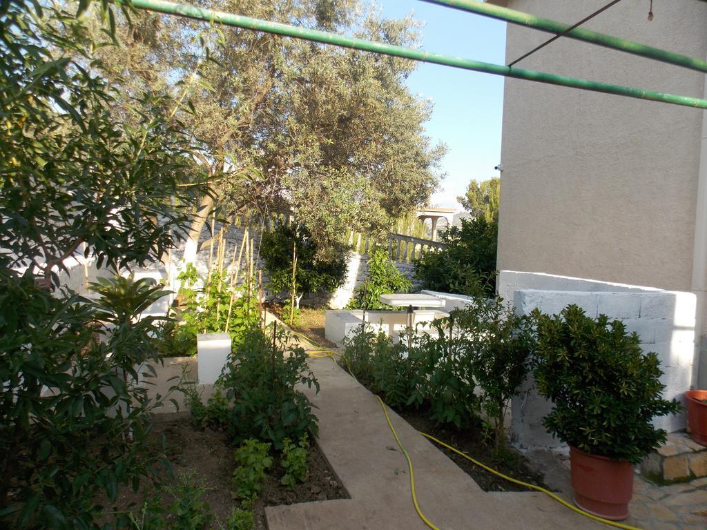 Guest House Vila Bega Sarandë Exterior foto