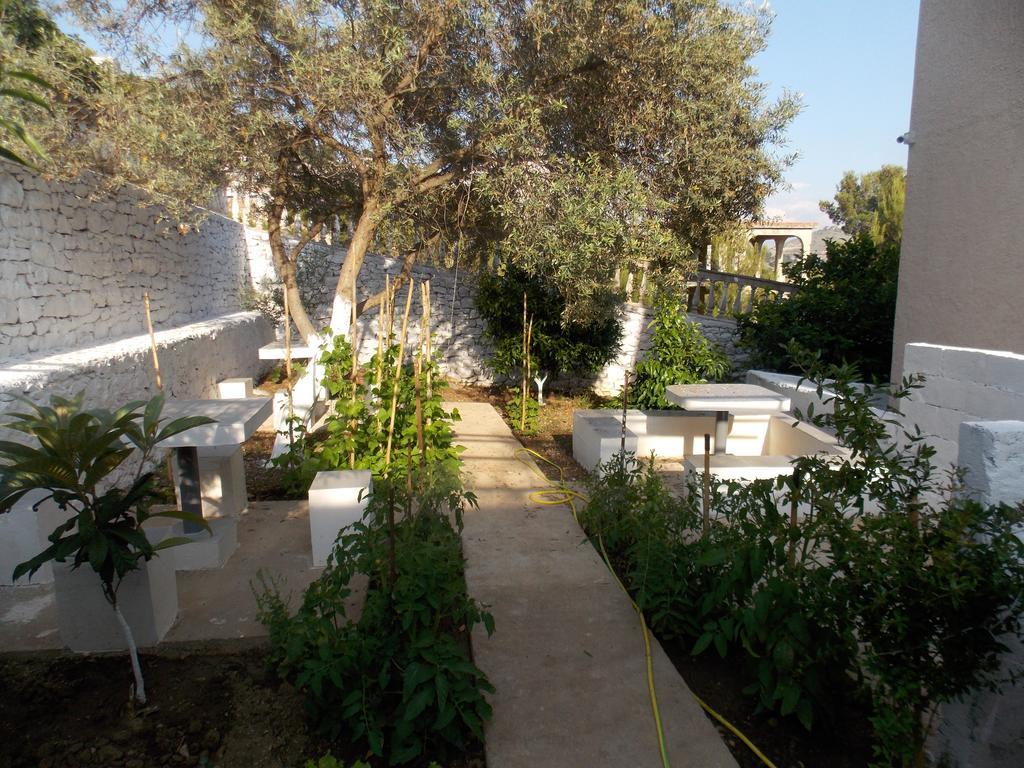 Guest House Vila Bega Sarandë Exterior foto