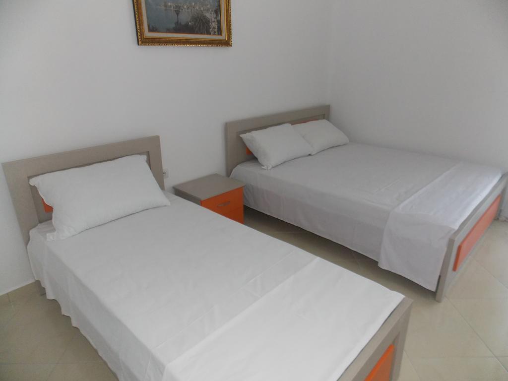 Guest House Vila Bega Sarandë Exterior foto