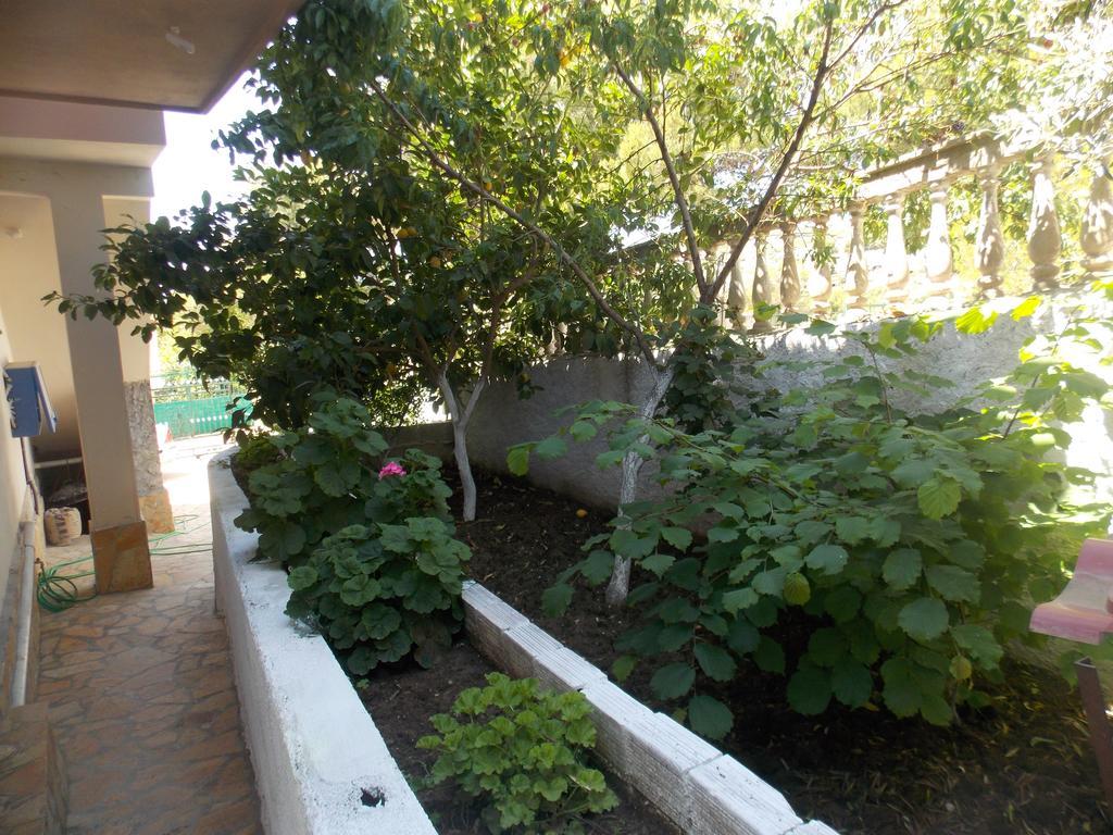 Guest House Vila Bega Sarandë Exterior foto