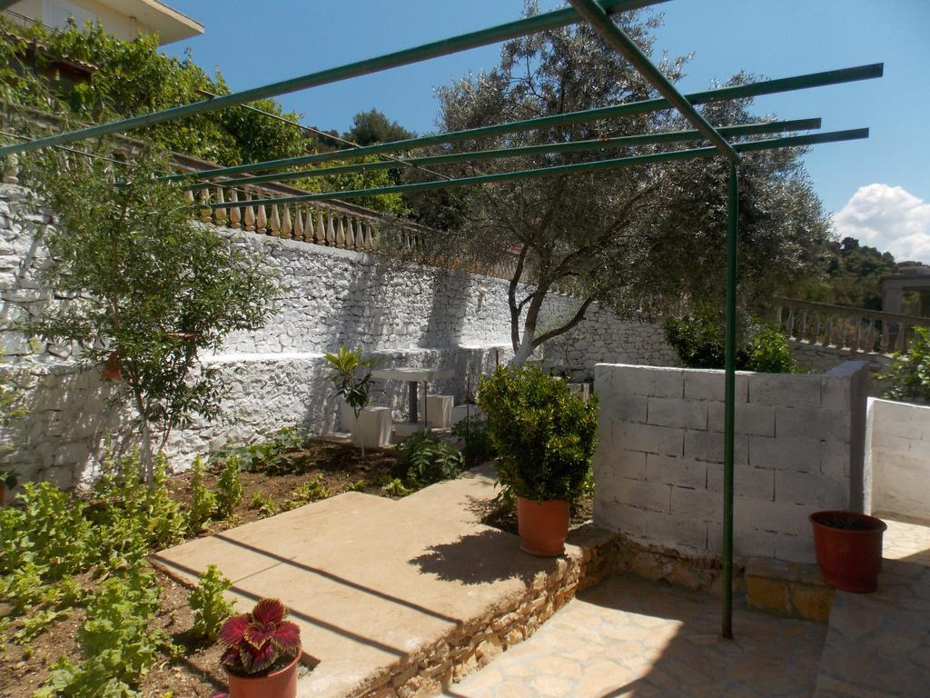 Guest House Vila Bega Sarandë Exterior foto