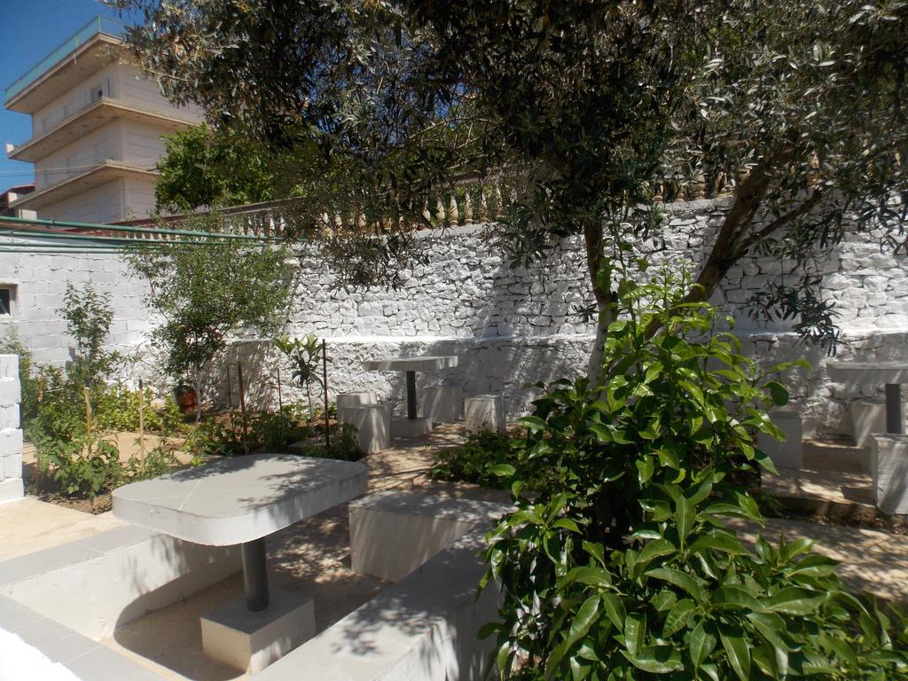 Guest House Vila Bega Sarandë Exterior foto