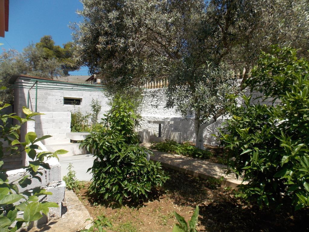 Guest House Vila Bega Sarandë Exterior foto